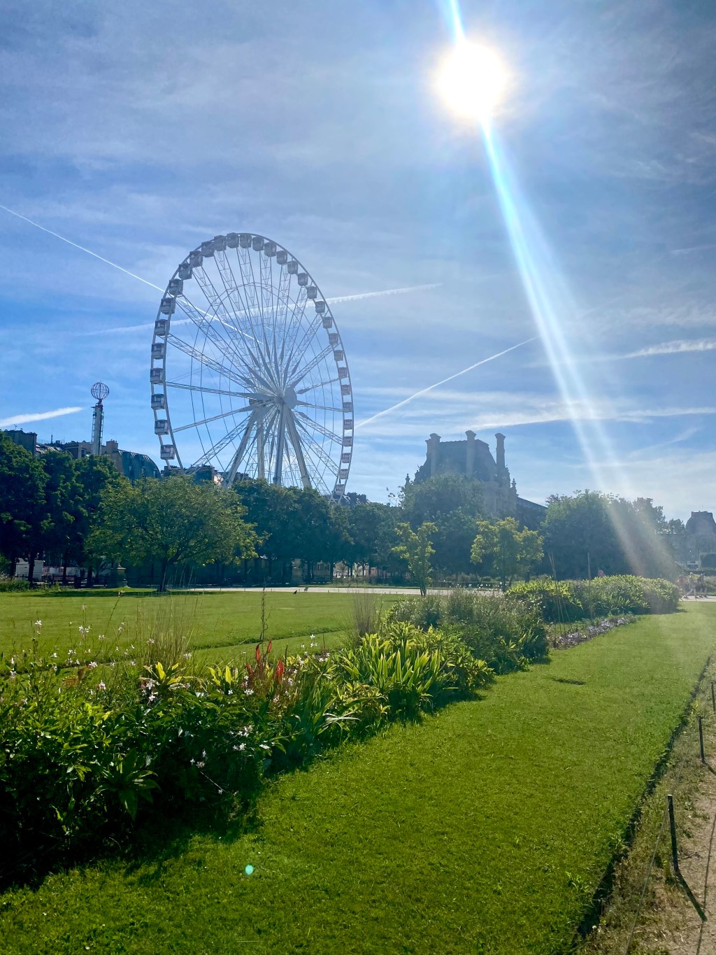 Please don’t touch mon&nbsp;pied!