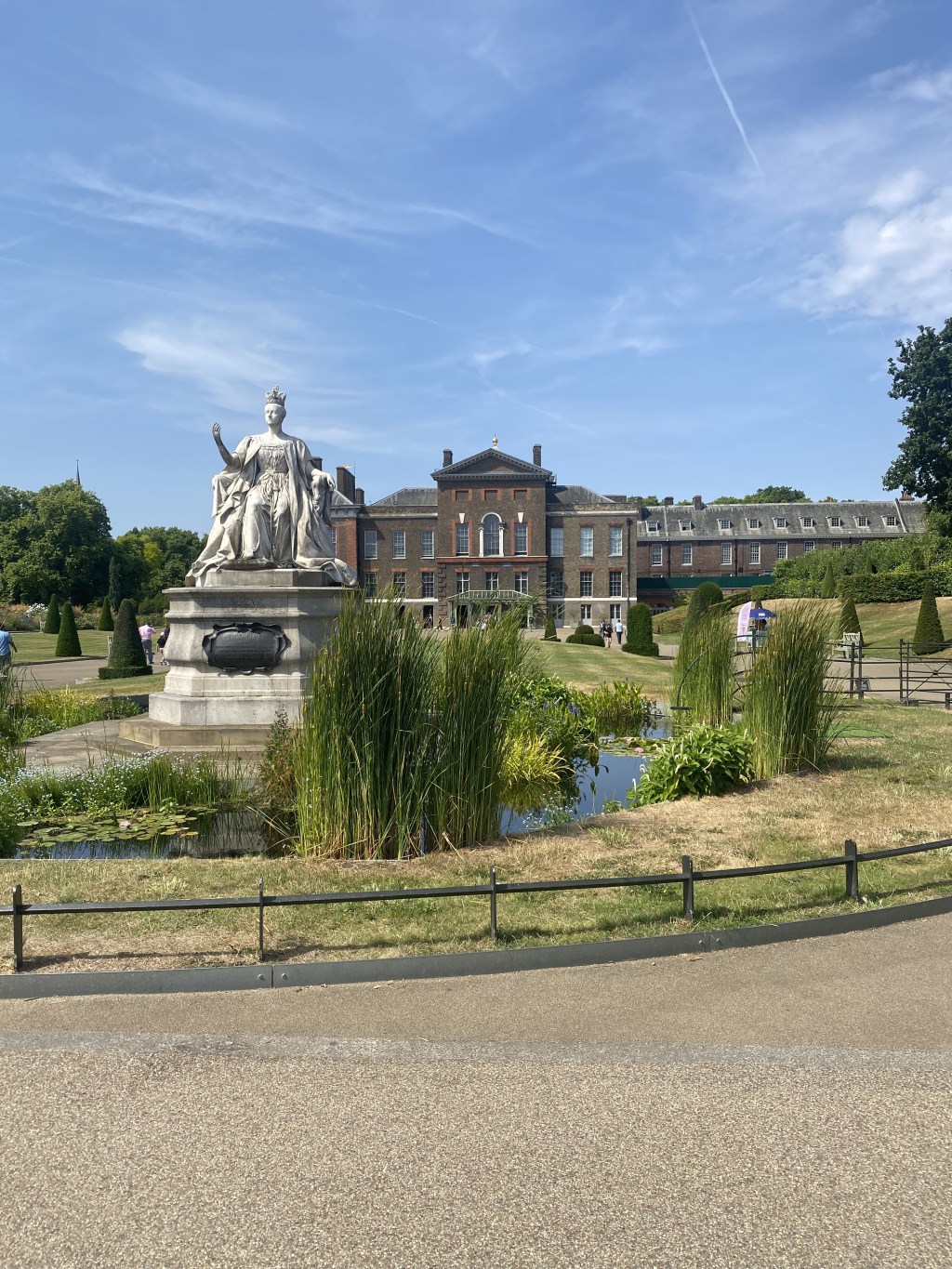 Pammy sees a&nbsp;castle!