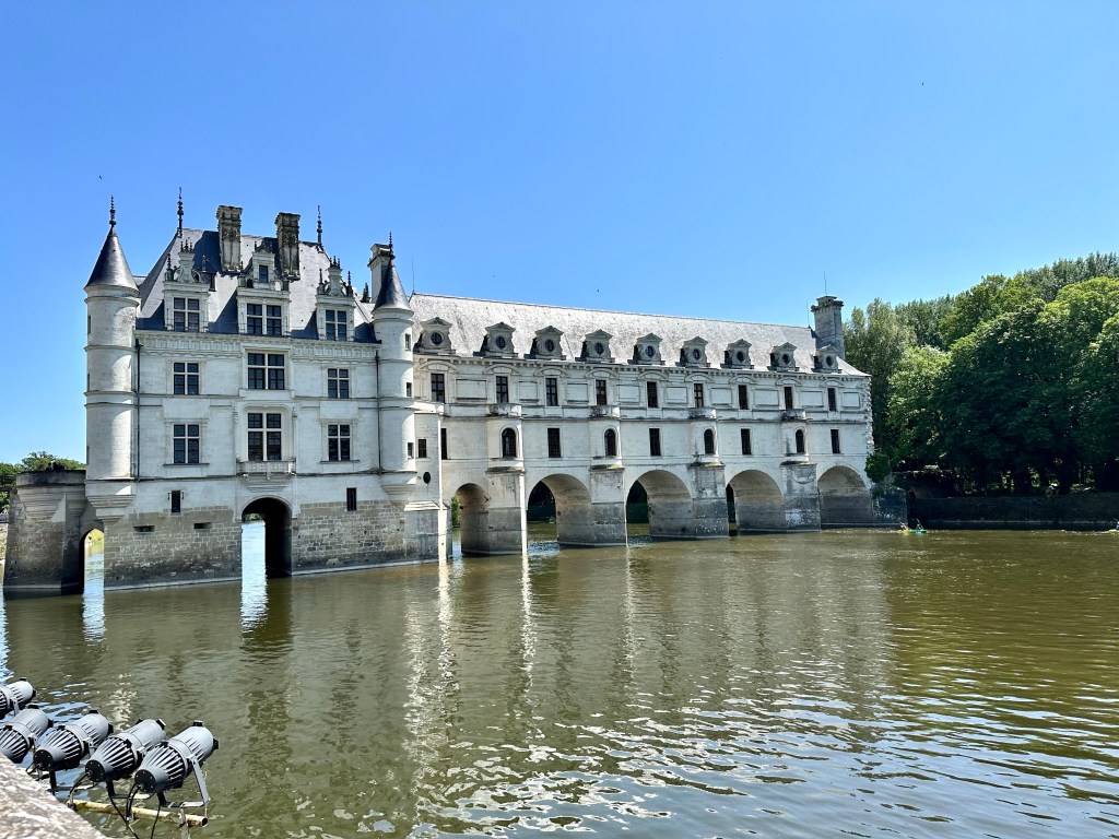 Pammy Sees a&nbsp;Chateau